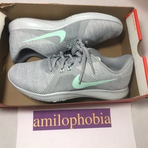women's nike size 9 wide